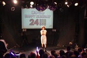 「ハピこしライブ！～小松未可子生誕イベント2012～」のライブの模様。