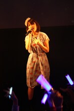 「ハピこしライブ！～小松未可子生誕イベント2012～」のライブの模様。