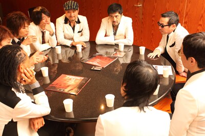 インタビューに応える東京スカパラダイスオーケストラ。