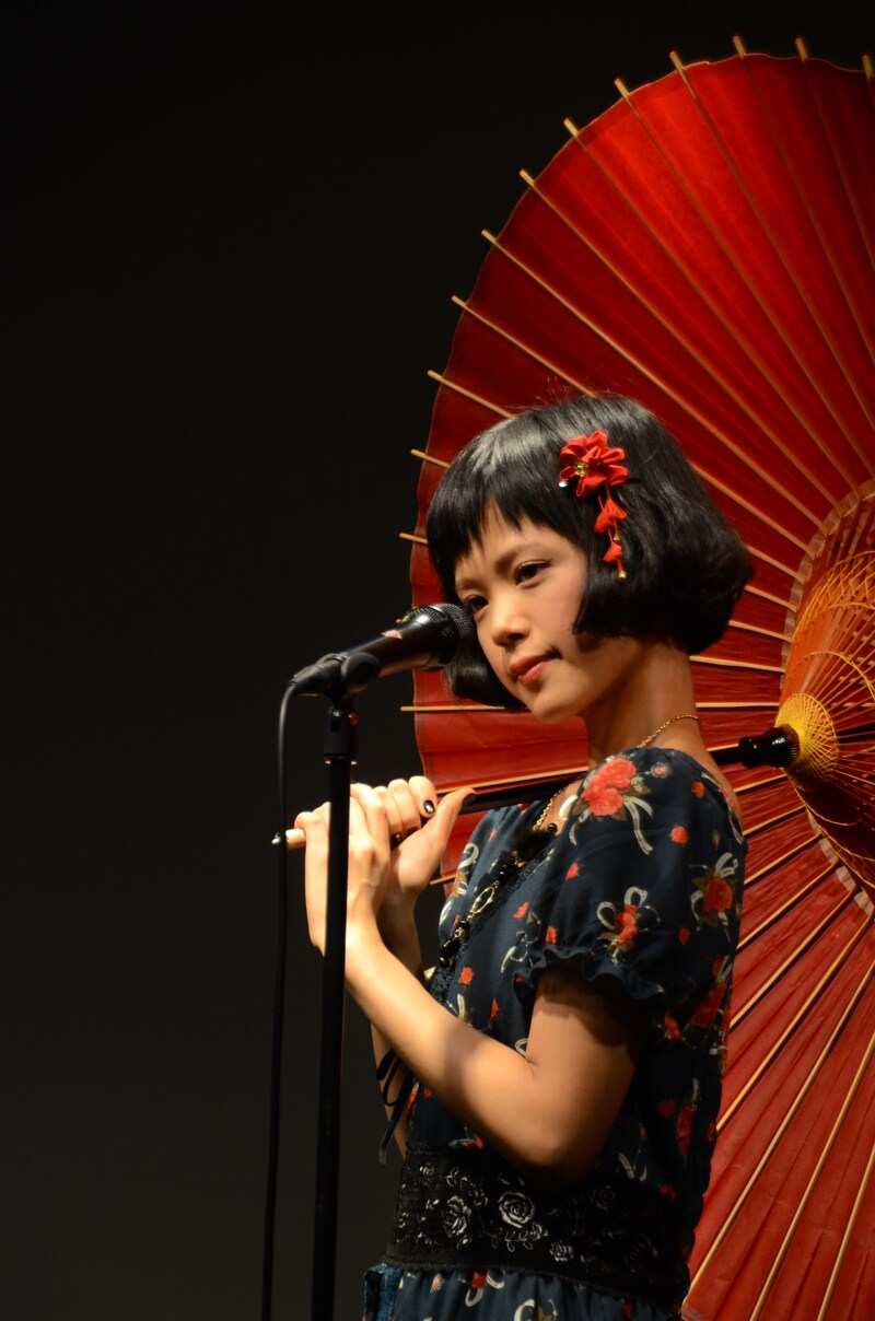 11月12日に東京・2.5Dスタジオで行われたイベント「縁結び会」でパフォーマンスを披露するハナエ。