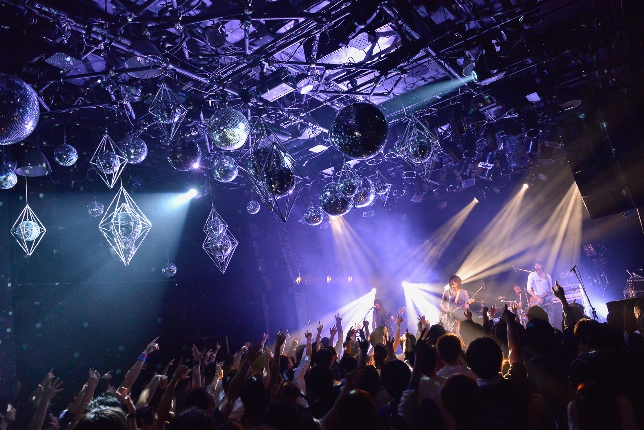 「"Simulated reality" Release Tour 2012」代官山UNIT公演の様子。（撮影：古渓一道）