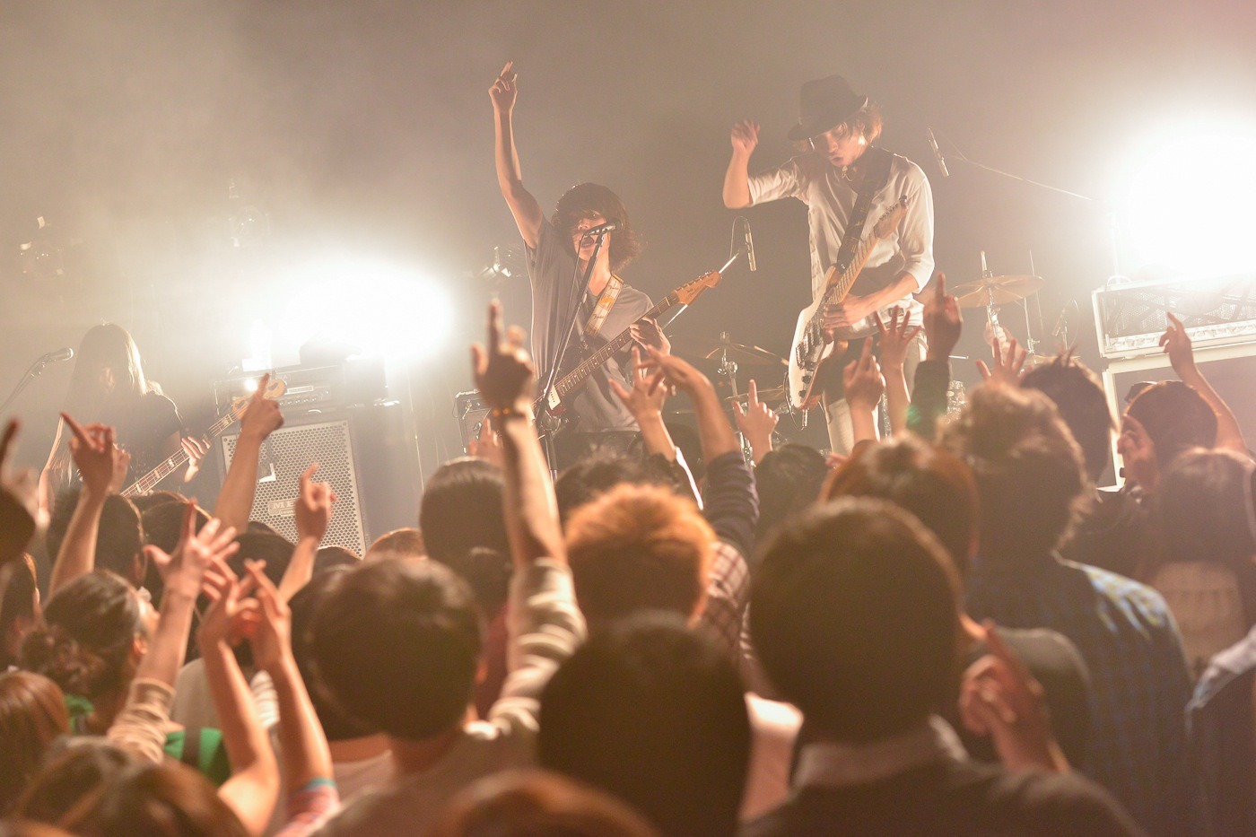 「"Simulated reality" Release Tour 2012」代官山UNIT公演の様子。（撮影：古渓一道）