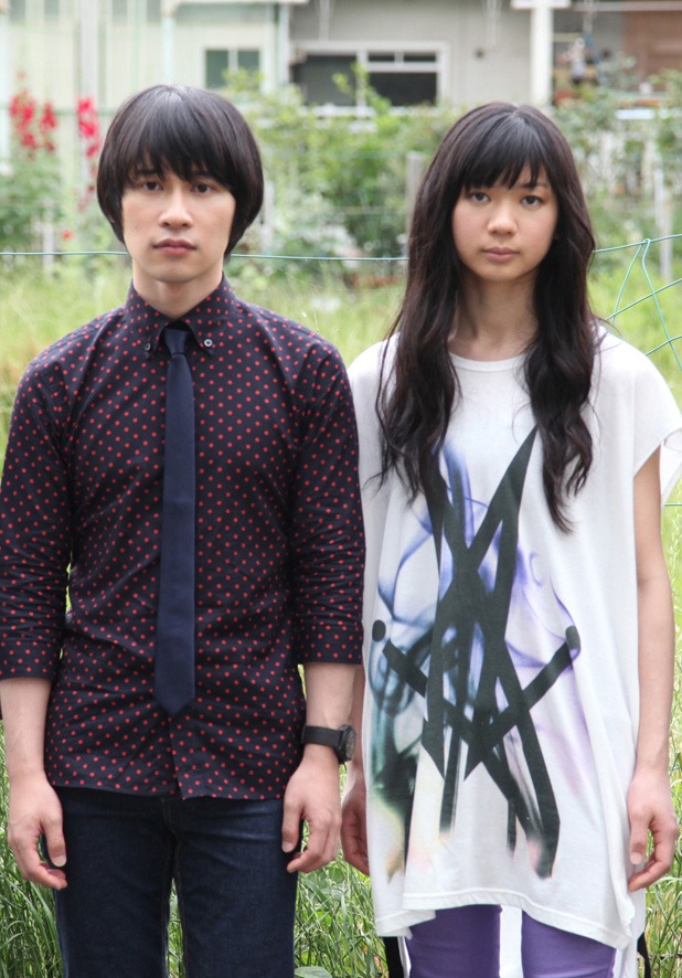 左から小出祐介、関根史織（ともにBase Ball Bear）