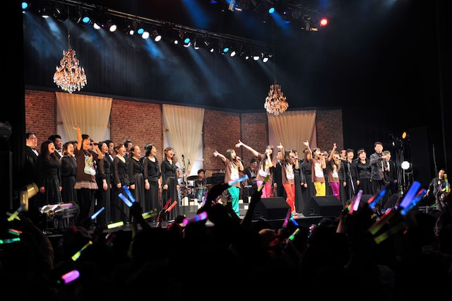 全員集合してのフィナーレ「走れ！」の様子。