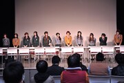 今週の人気の画像7位は「乃木坂46『伝説の似顔絵会』1年振り復活にファン歓喜」より、「伝説の『あなたの似顔絵かかせていただきます会』」の様子。