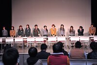 今週の人気の画像7位は「乃木坂46『伝説の似顔絵会』1年振り復活にファン歓喜」より、「伝説の『あなたの似顔絵かかせていただきます会』」の様子。