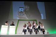 HTC NIPPONプレスイベント「HTC J butterfly『ひとめ惚れ』されるものづくりへの挑戦」の様子。