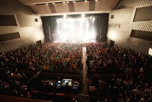 「UNISON SQUARE GARDEN TOUR 2012 “誰かが忘れているかもしれない僕らに大事な001 のツアー”」渋谷公会堂公演の様子。（撮影：森久）