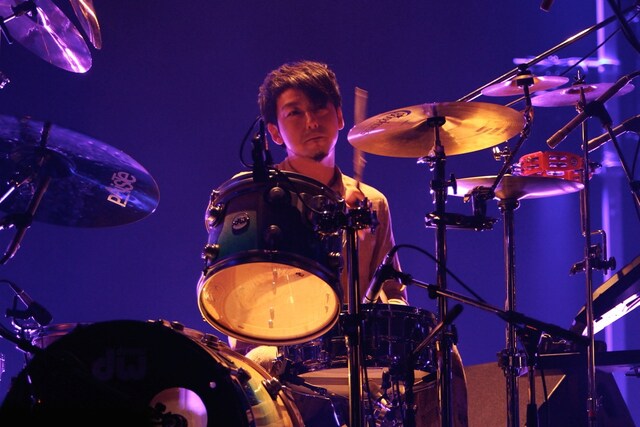 鈴木貴雄（Dr）（撮影：森久）