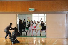 吉田中学校に颯爽と現れたももいろクローバーZ。