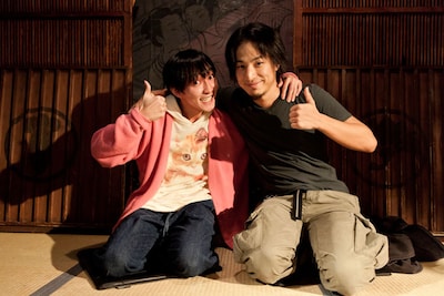 対談が終わる頃にはすっかり仲良しになったの子（写真左）とひろゆき（右）。