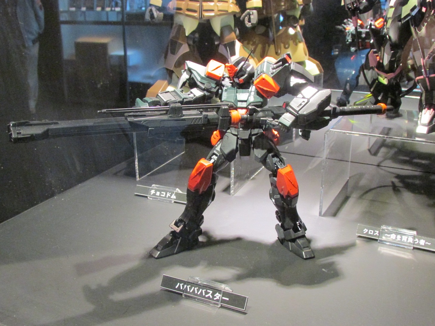 松井玲奈（SKE48）の作品「ババババスター」は、バスターガンダムを硬派な色使いで仕上げている。