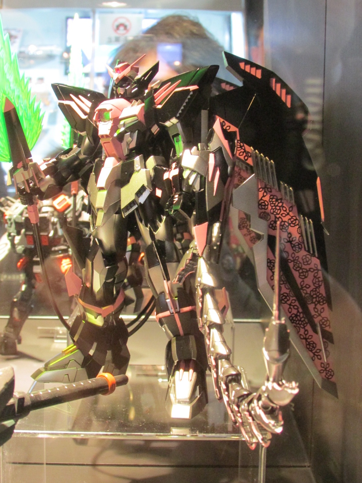 高柳明音（SKE48）の作品「クロス～命を背負う者～」。