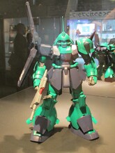 ☆Taku Takahashi（m-flo）の作品「マラサイ エゥーゴ仕様」。☆Takuの独自解釈でマラサイをカラーリングしている。