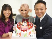 トーク収録後のスタジオ前室では、倖田の誕生祝いが行われた。