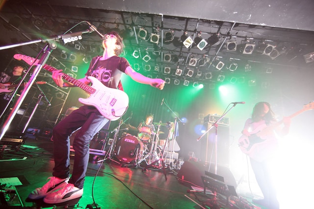 WHITE ASH「Skip Under NIght, Elsie!」ツアーファイナルの様子。（photo by eri shibata）
