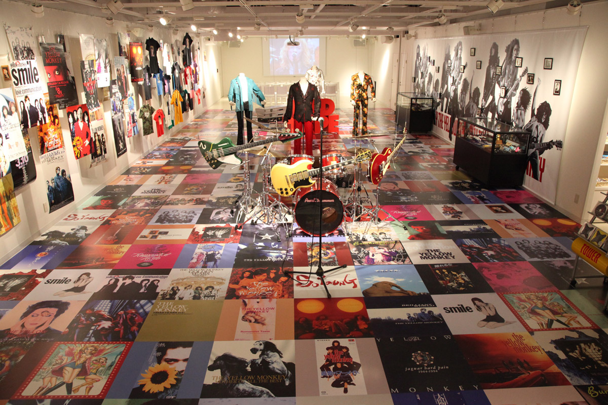 タワーレコード渋谷店8F「SpaceHACHIKAI」で現在開催中のTHE YELLOW MONKEYコラボ展「タワモン」。