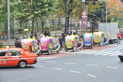 明治通りを走るベロタクシー。