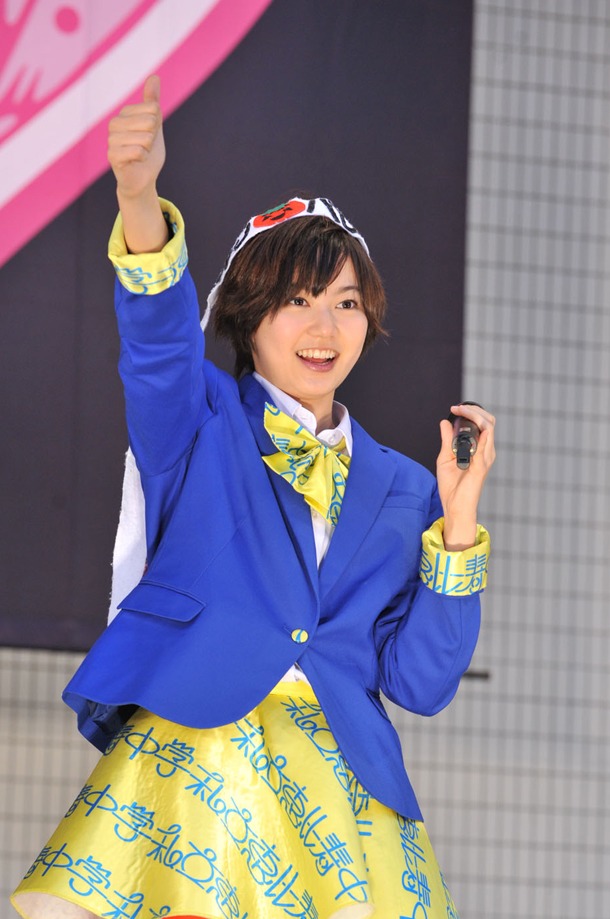 安本彩花