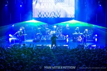 MAN WITH A MISSION「MASH UP THE WORLD TOUR 2012」Zepp DiverCity TOKYO公演の様子。