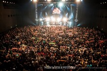 MAN WITH A MISSION「MASH UP THE WORLD TOUR 2012」Zepp DiverCity TOKYO公演の様子。
