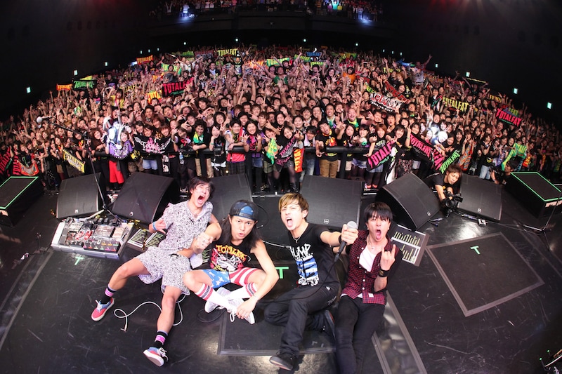 11月23日に行われたTOTALFATのツアーファイナルの模様（撮影：Masanori ［LIVEPHOTOBANK］）。