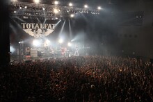 11月23日に行われたTOTALFATのツアーファイナルの模様（撮影：Masanori ［LIVEPHOTOBANK］）。