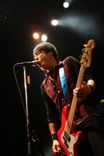 Shun（Vo, B）（撮影：Masanori ［LIVEPHOTOBANK］）