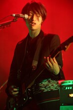 光村龍哉（Vo, G）（photo by 上飯坂一）