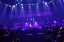 「MUSIC COMPLEX 2012」のトリを務めた岡村靖幸。
