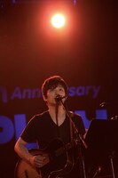 歌だけでなく、ダンスとトークでも会場を魅了した星野源。