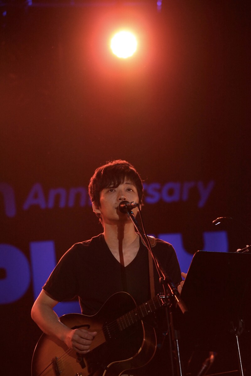 歌だけでなく、ダンスとトークでも会場を魅了した星野源。