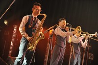 「在日ファンク『連絡』発売記念ツアー」の模様。 (C)高田梓