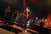 「在日ファンク『連絡』発売記念ツアー」の模様。 (C)高田梓