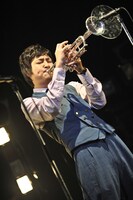 「在日ファンク『連絡』発売記念ツアー」の模様。 (C)高田梓