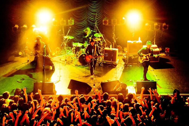 11月24日に行われた東名阪ツアー「アンコールはどうする?」東京キネマ倶楽部公演2日目の様子。