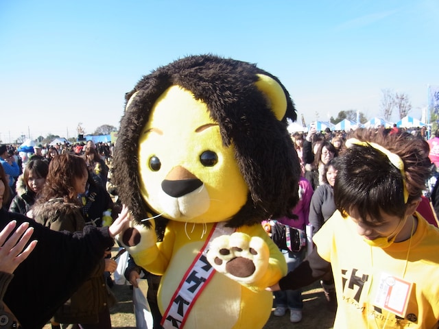 来場者に愛嬌をふりまくラグベベ。