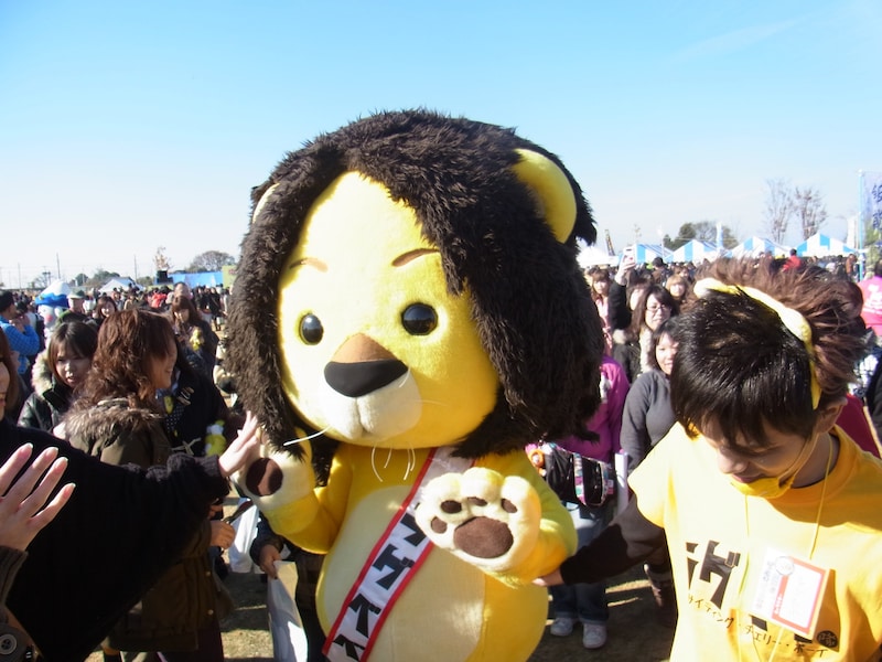 来場者に愛嬌をふりまくラグベベ。