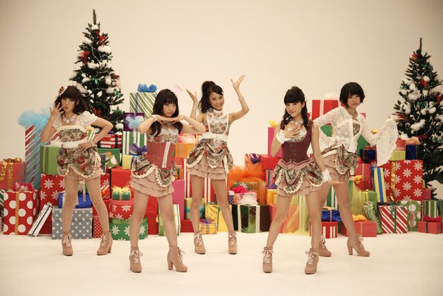 9nine「White Wishes」ビデオクリップのワンシーン。