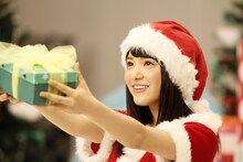 9nine「White Wishes」ビデオクリップのワンシーン。