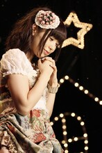 9nine「White Wishes」ビデオクリップのワンシーン。