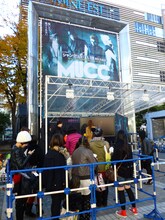 ニコ生に先だって、新宿ステーションスクエアでは「『MUCC×ウーマン・イン・ブラック 亡霊の館］リリース＆公開記念イベント」も行われた。