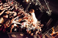 写真は11月24日に行われた後藤まりこのワンマンライブ「299792458 TOUR」の様子。