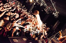 写真は11月24日に行われた後藤まりこのワンマンライブ「299792458 TOUR」の様子。
