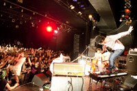 写真は11月24日に行われた後藤まりこのワンマンライブ「299792458 TOUR」の様子。