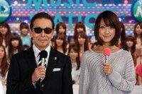 「ミュージックステーション」MCのタモリ（写真左）とテレビ朝日アナウンサー竹内由恵（右）。