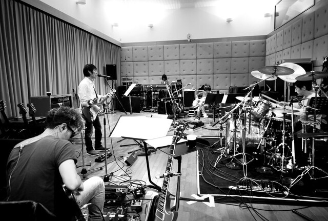 スピッツのオフィシャルサイトで公開された制作風景。