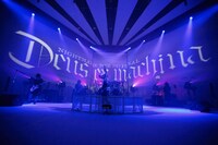 東京・東京国際フォーラム ホールA行われた「NIGHTMARE TOUR 2012 FINAL『Deus ex machina』」のワンシーン。
