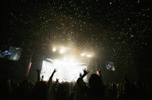 東京・東京国際フォーラム ホールA行われた「NIGHTMARE TOUR 2012 FINAL『Deus ex machina』」のワンシーン。