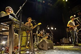 LOVE ME TENDER、笑いあふれるレコ発＆産休ライブ